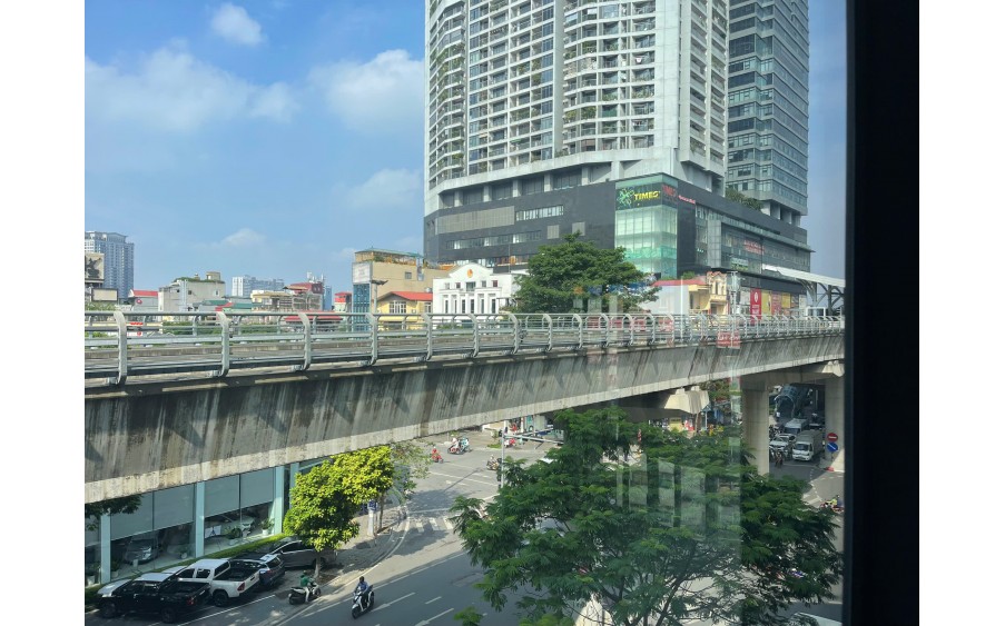 CHO THUÊ NHÀ MẶT PHỐ CẦU GIẤY KD VP, TT TIẾNG ANH 300M2, 2 TẦNG, THANG MÁY, LÔ GÓC
